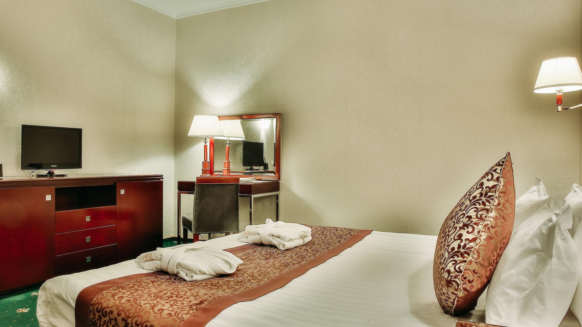 Goldman Empire Hotel Astana Bagian luar foto