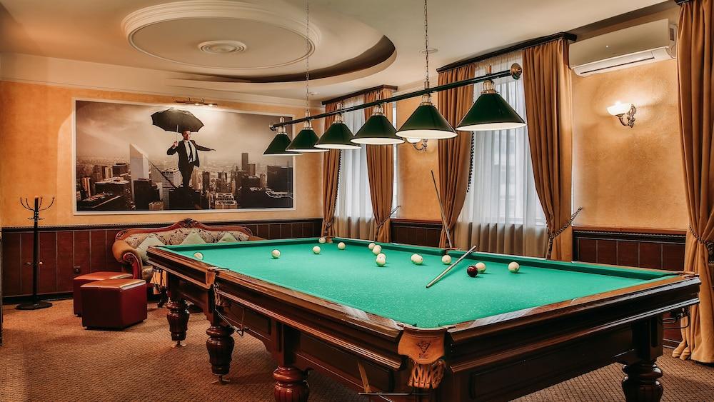 Goldman Empire Hotel Astana Bagian luar foto