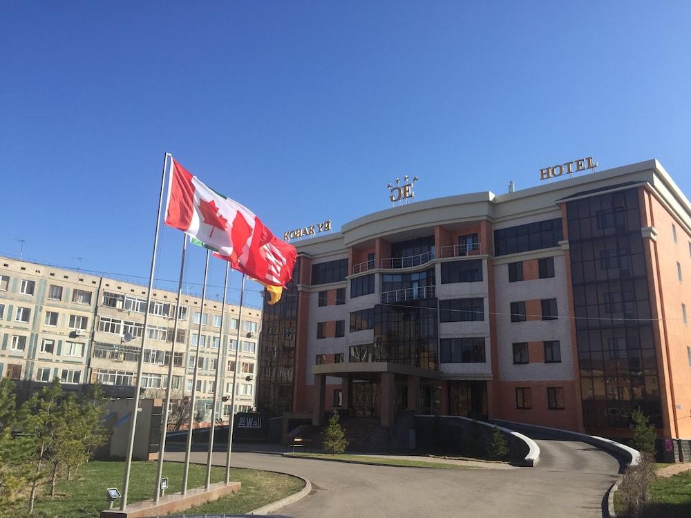 Goldman Empire Hotel Astana Bagian luar foto