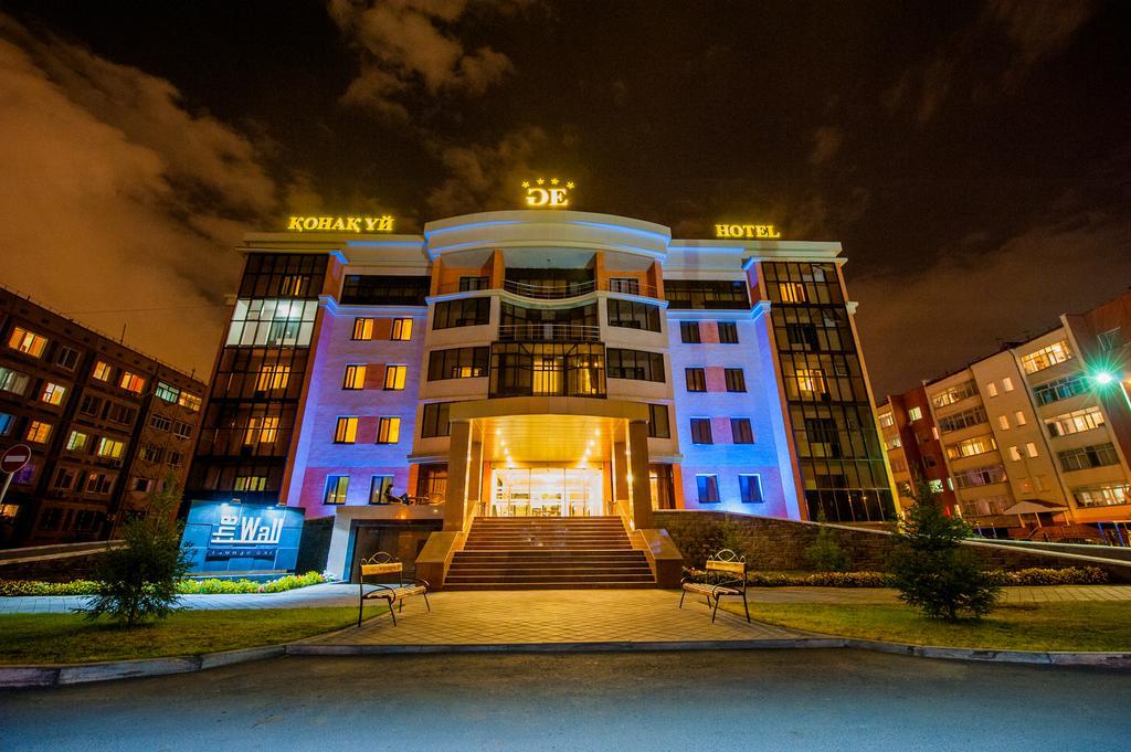 Goldman Empire Hotel Astana Bagian luar foto