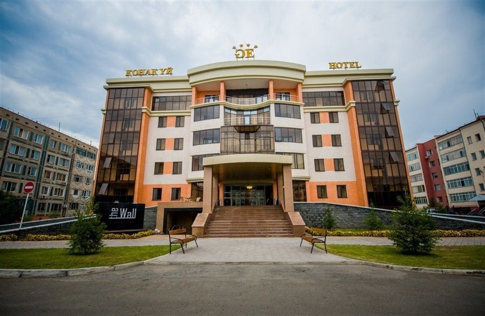 Goldman Empire Hotel Astana Bagian luar foto