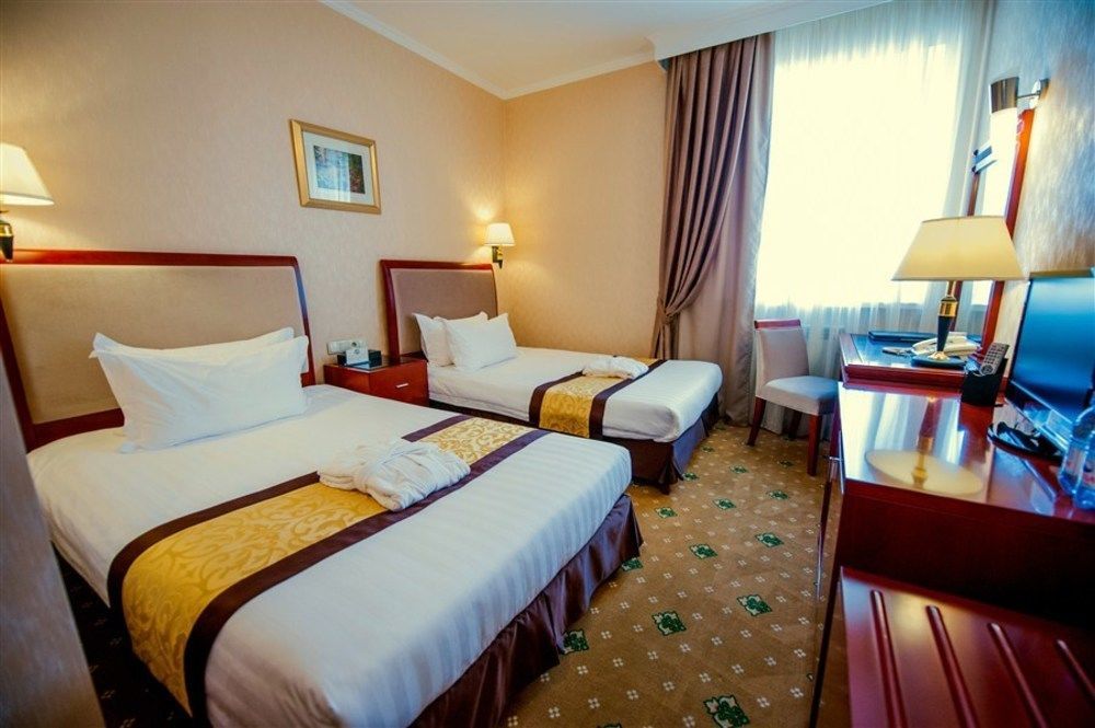 Goldman Empire Hotel Astana Bagian luar foto