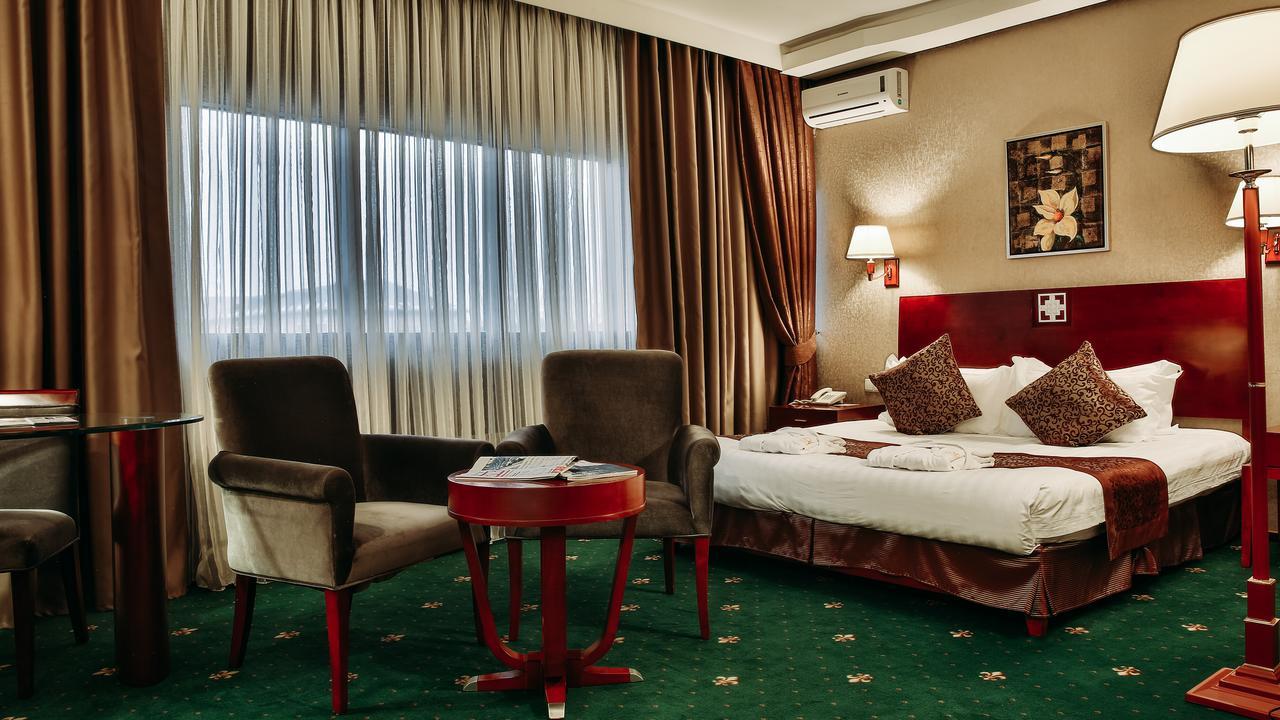 Goldman Empire Hotel Astana Bagian luar foto