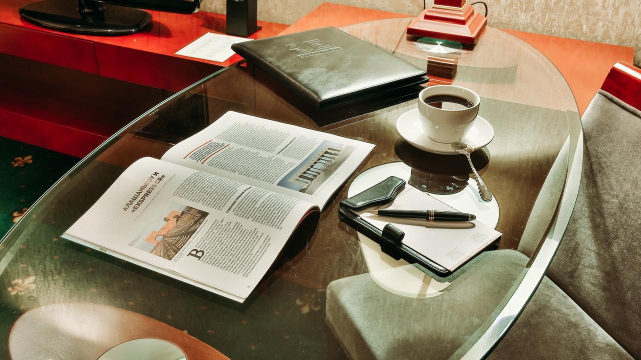 Goldman Empire Hotel Astana Bagian luar foto