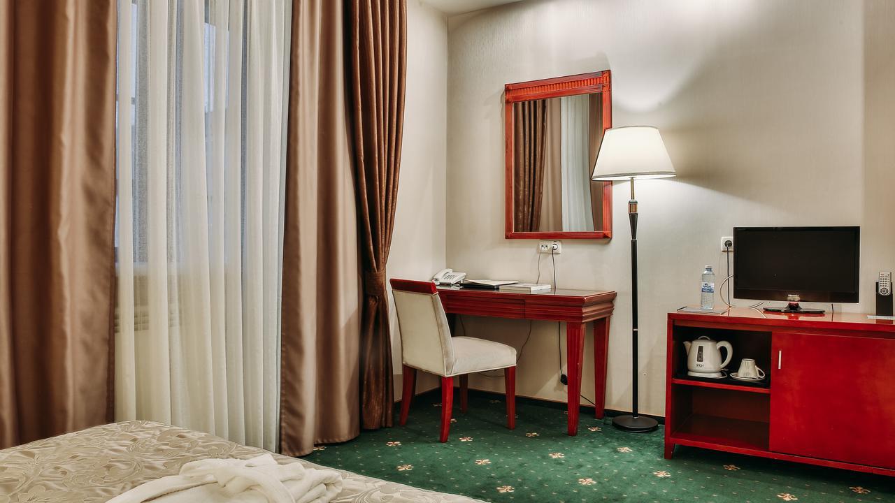 Goldman Empire Hotel Astana Bagian luar foto
