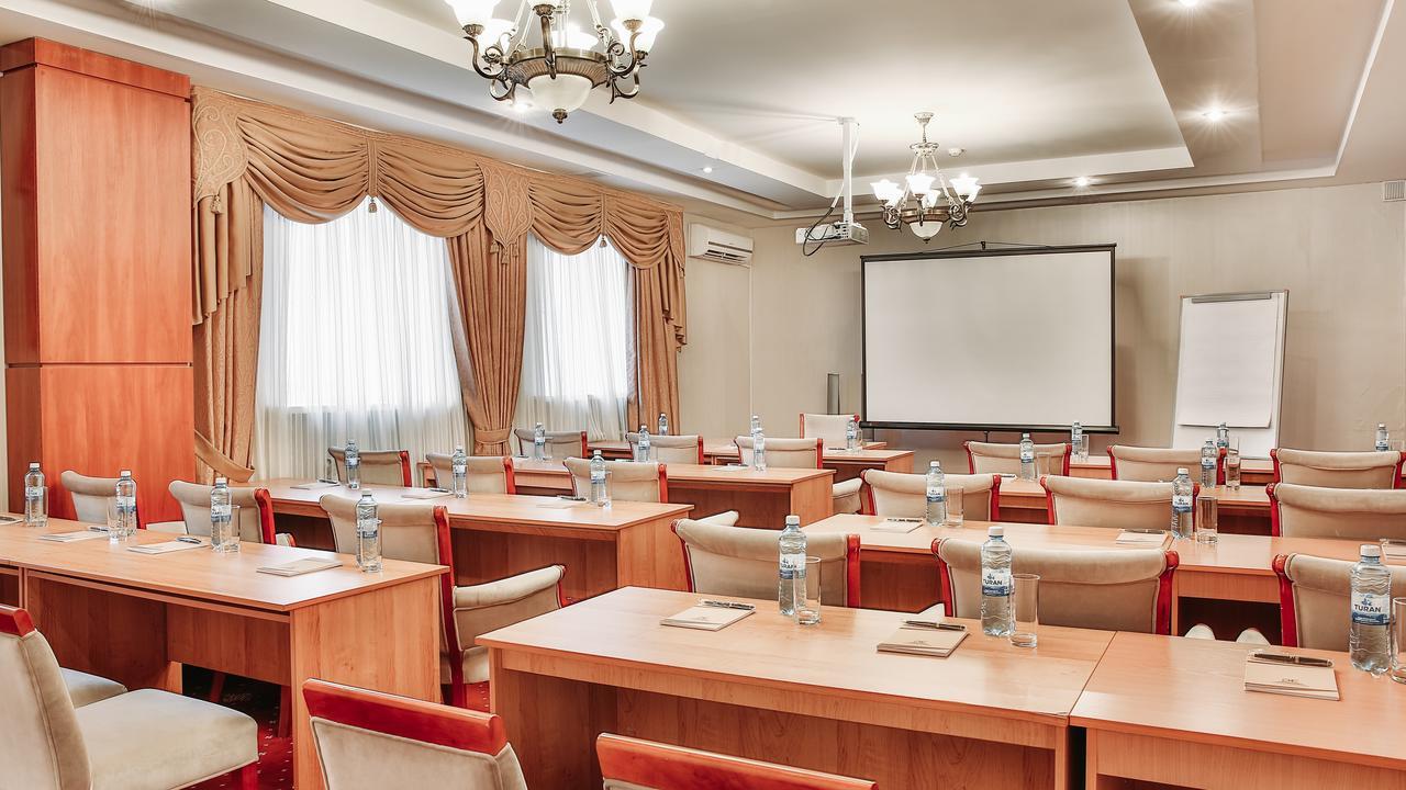 Goldman Empire Hotel Astana Bagian luar foto