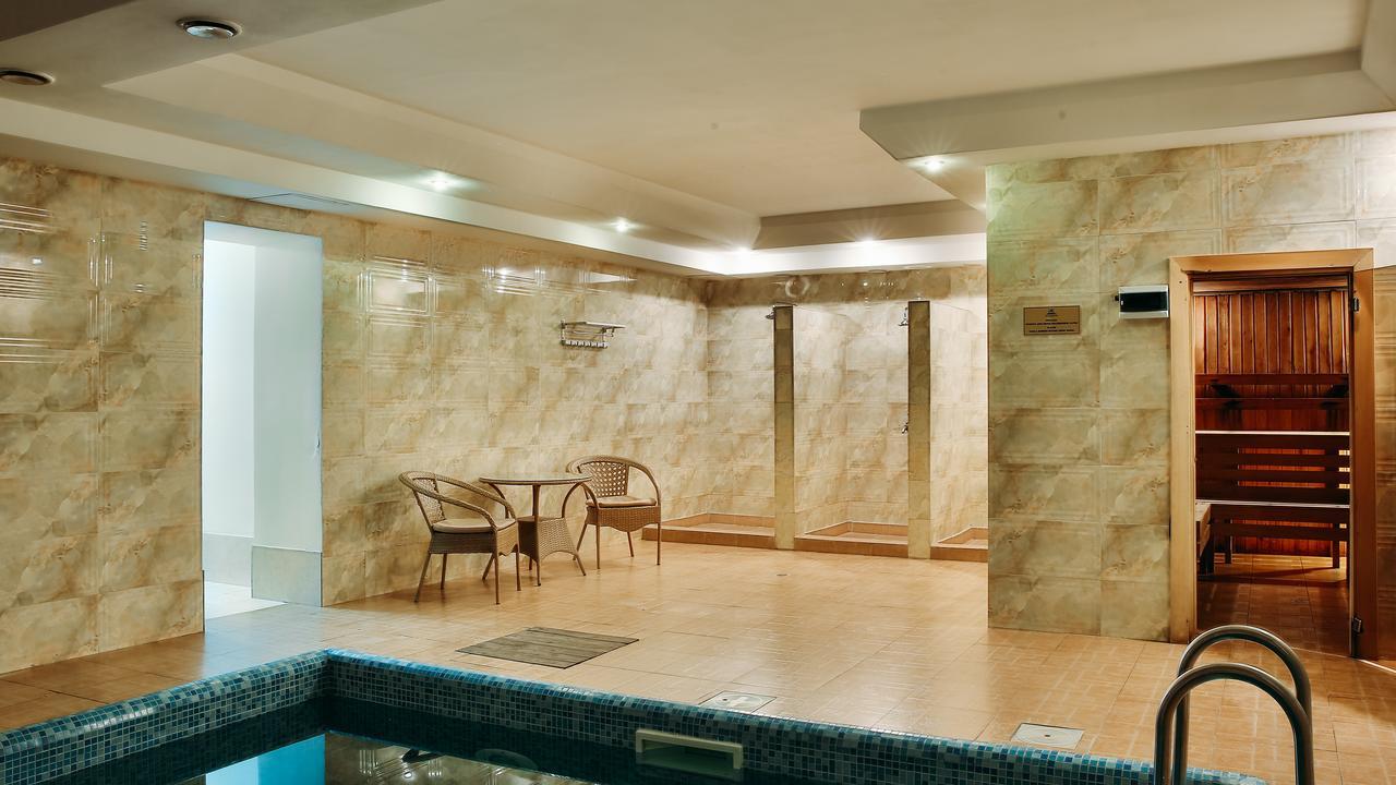 Goldman Empire Hotel Astana Bagian luar foto