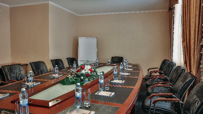 Goldman Empire Hotel Astana Bagian luar foto
